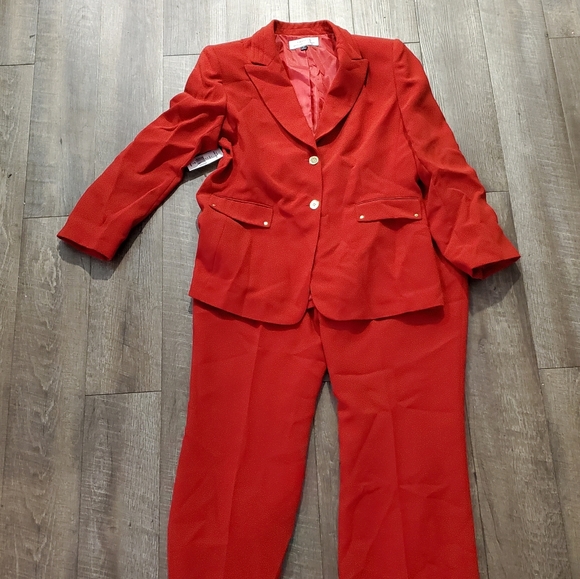 tahari red pantsuit